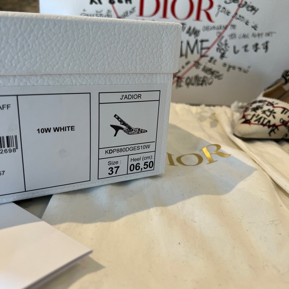 Dior Dioramour Graffiti Embroidery Slingback Pumps in white - Picture 7 of 9